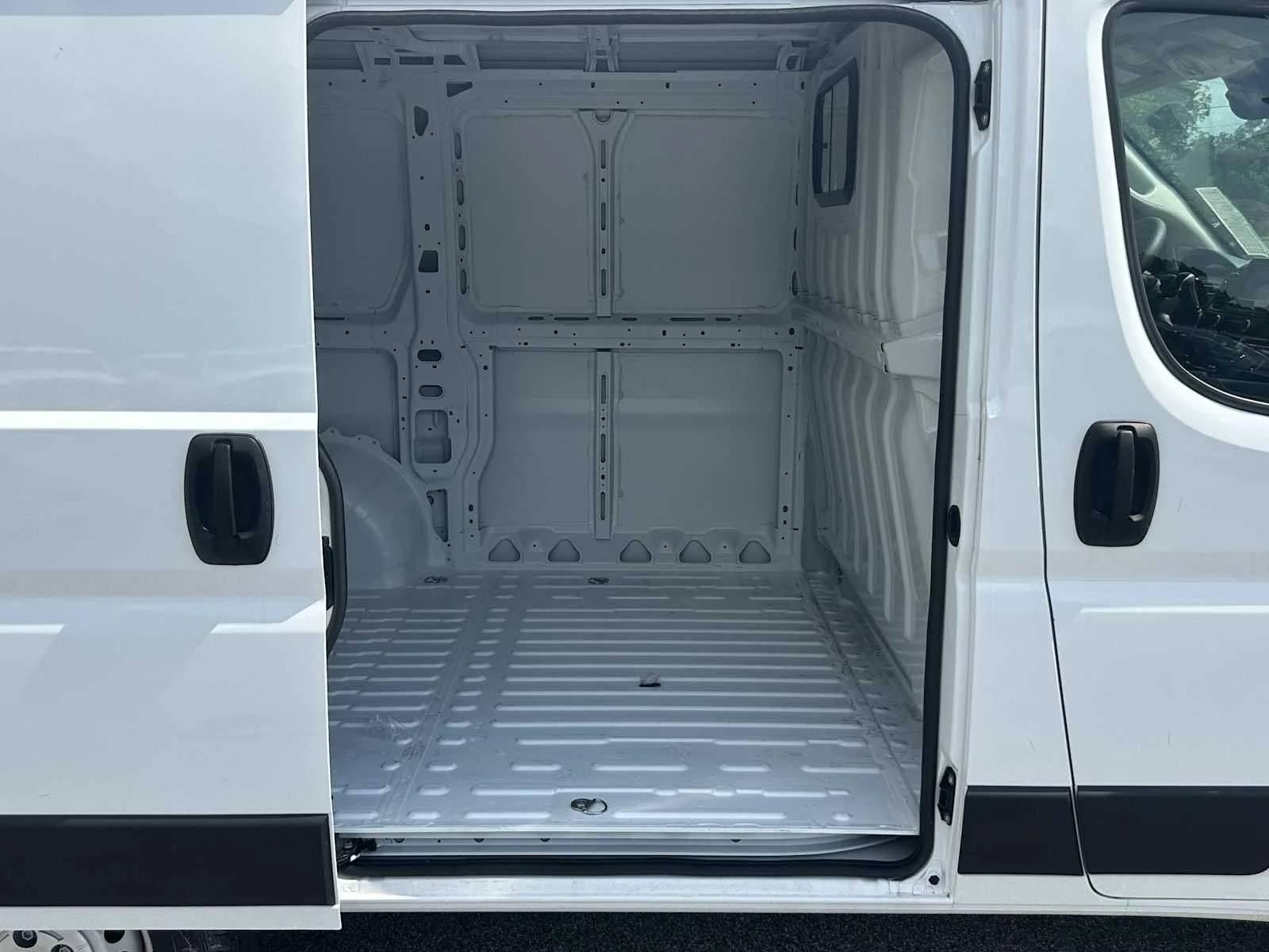 New 2026 Bright White Clear-Coat Exterior Paint RAM Tradesman image 15