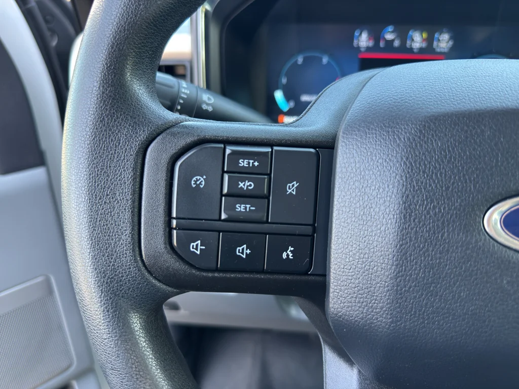 Used 2023 Oxford White Ford XLT image 34