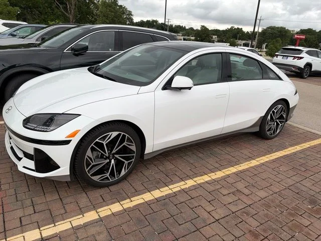 Used 2023 White Hyundai Limited image 2