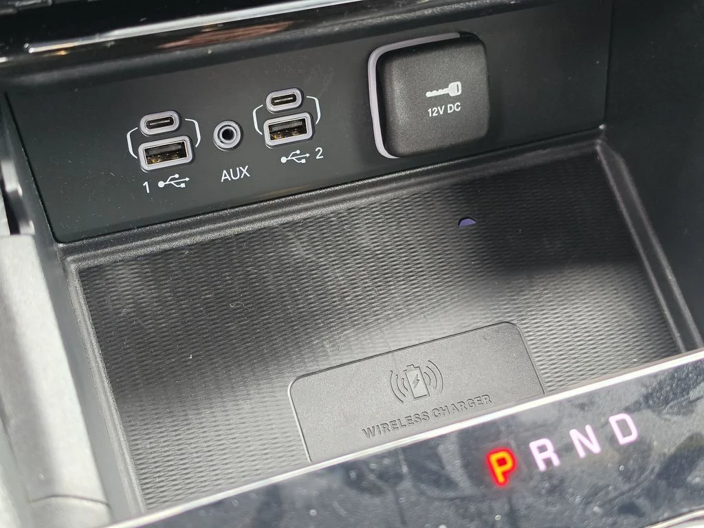 Used 2025 Diamond Black Jeep Altitude X image 24