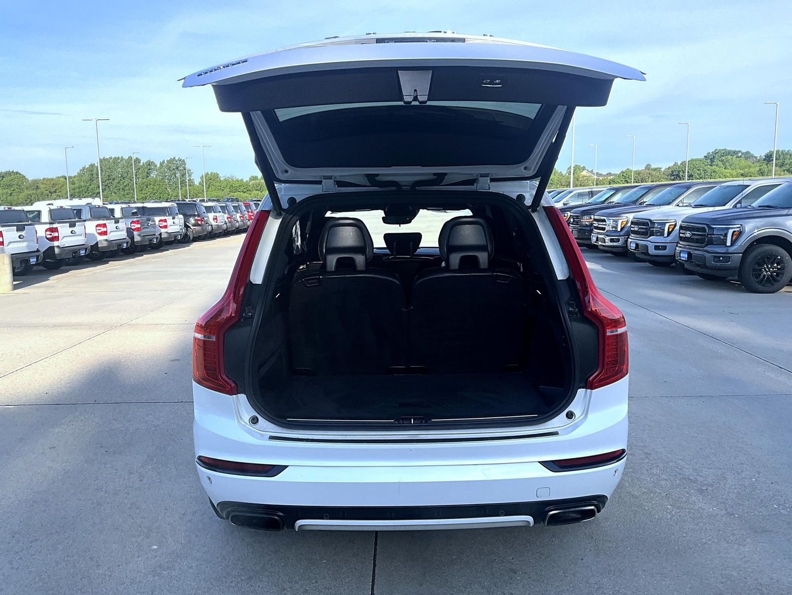 Used 2016 White Volvo T6 R-Design image 24