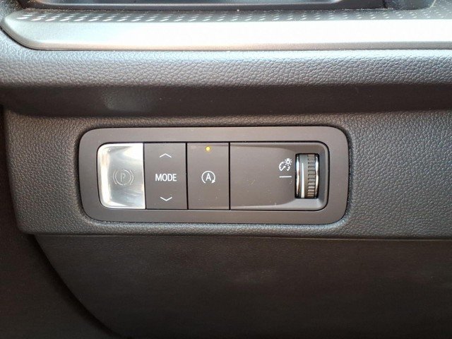 Used 2025 Summit White Chevrolet LT image 18
