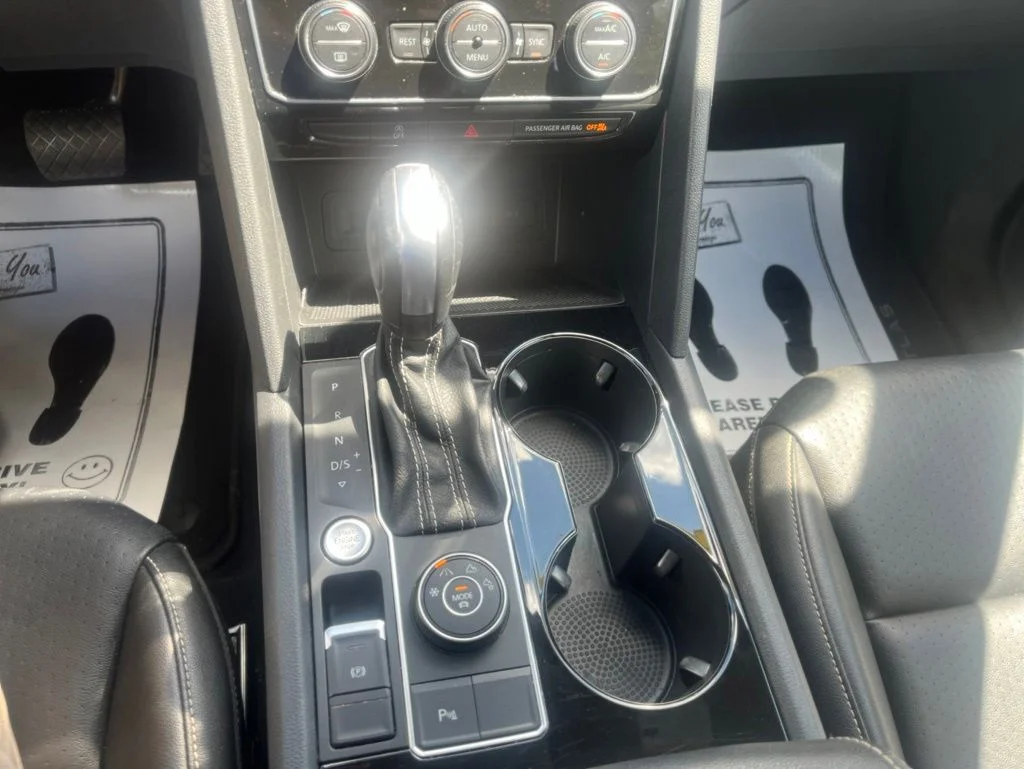 Used 2022 Gray Volkswagen 2.0T SE w/Technology image 18