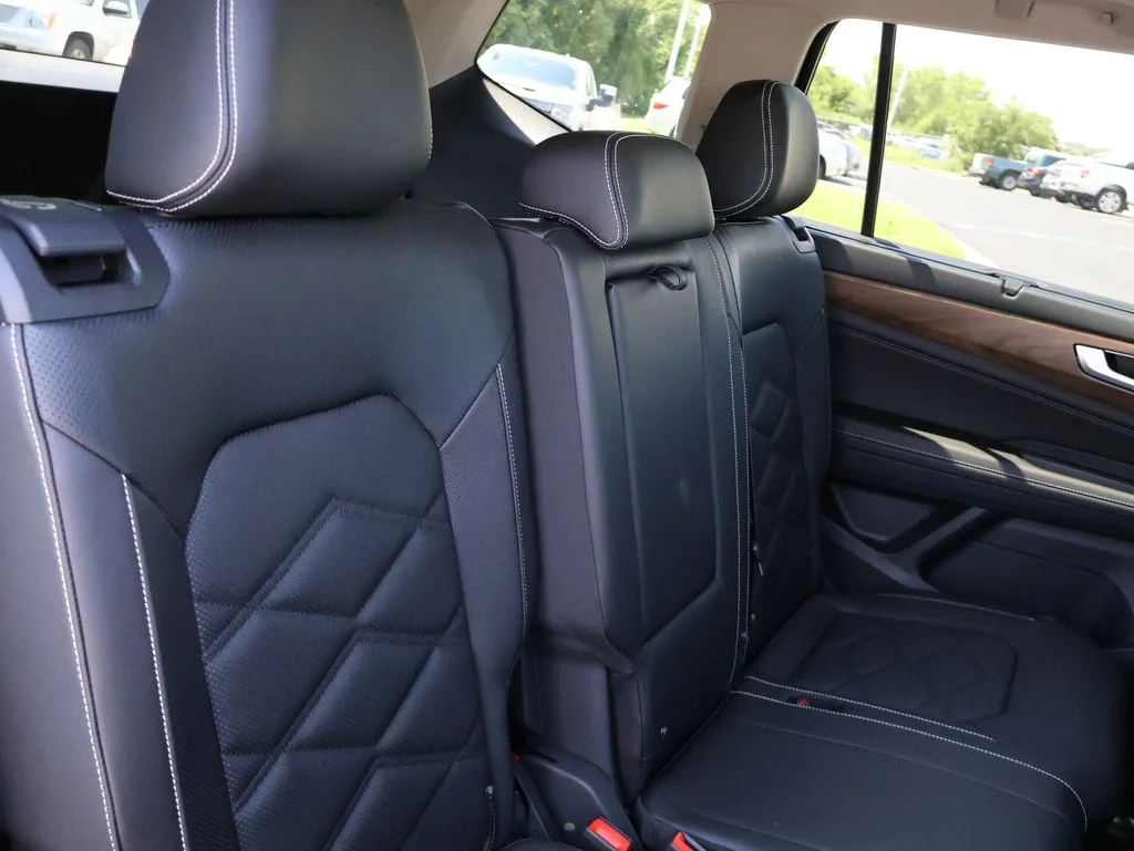New 2026 Black Volkswagen SE w/Technology image 32