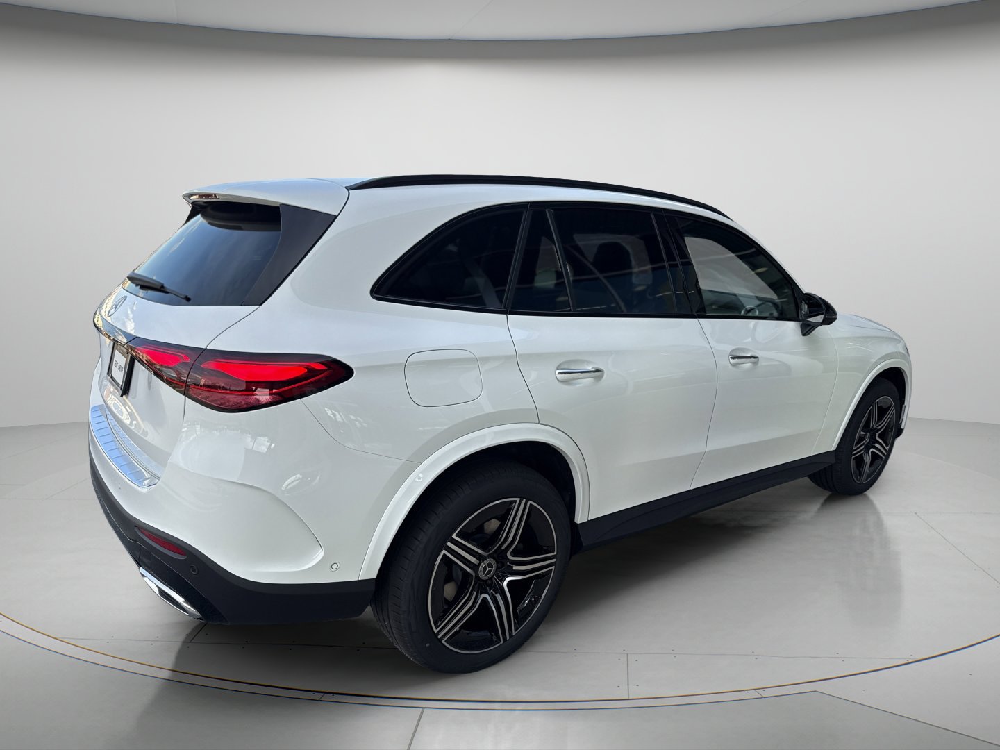 Certified Used 2026 Polar White Mercedes-Benz GLC 300 image 5