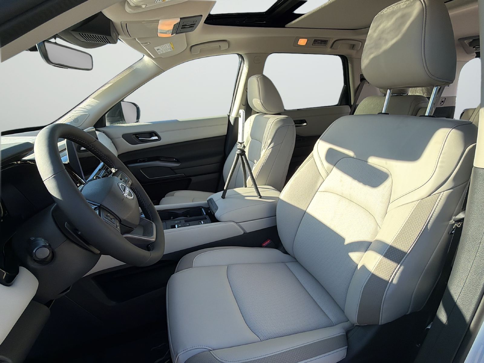 New 2026 White Nissan SL image 34