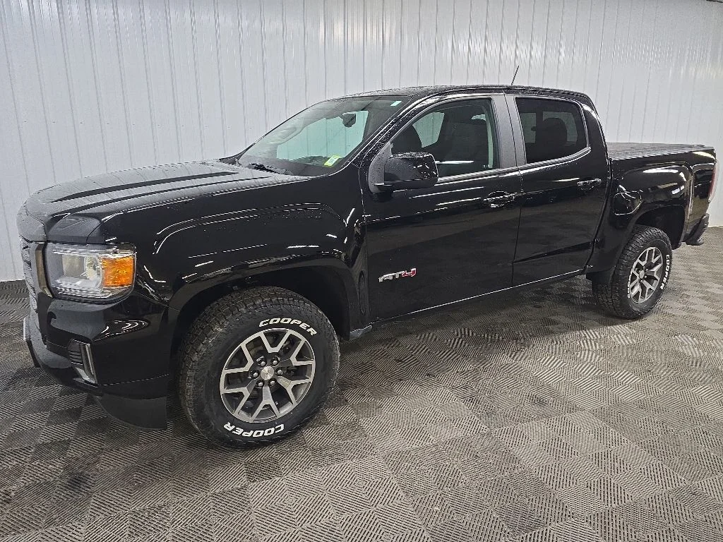 Used 2022 Black GMC AT4 w/Cloth image 6