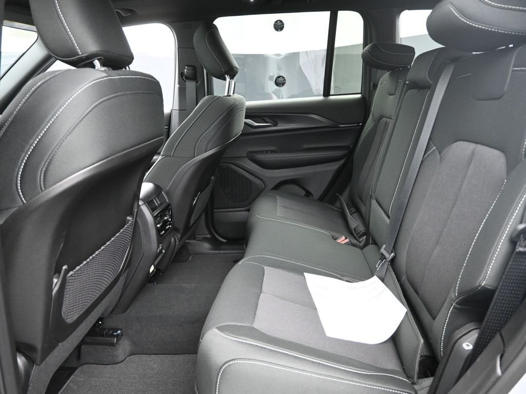 2025 Jeep Grand Cherokee Laredo - Photo 12