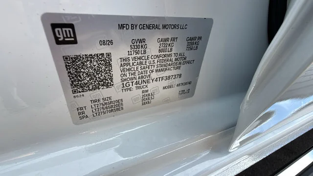 New 2026 Summit White GMC SLT image 32
