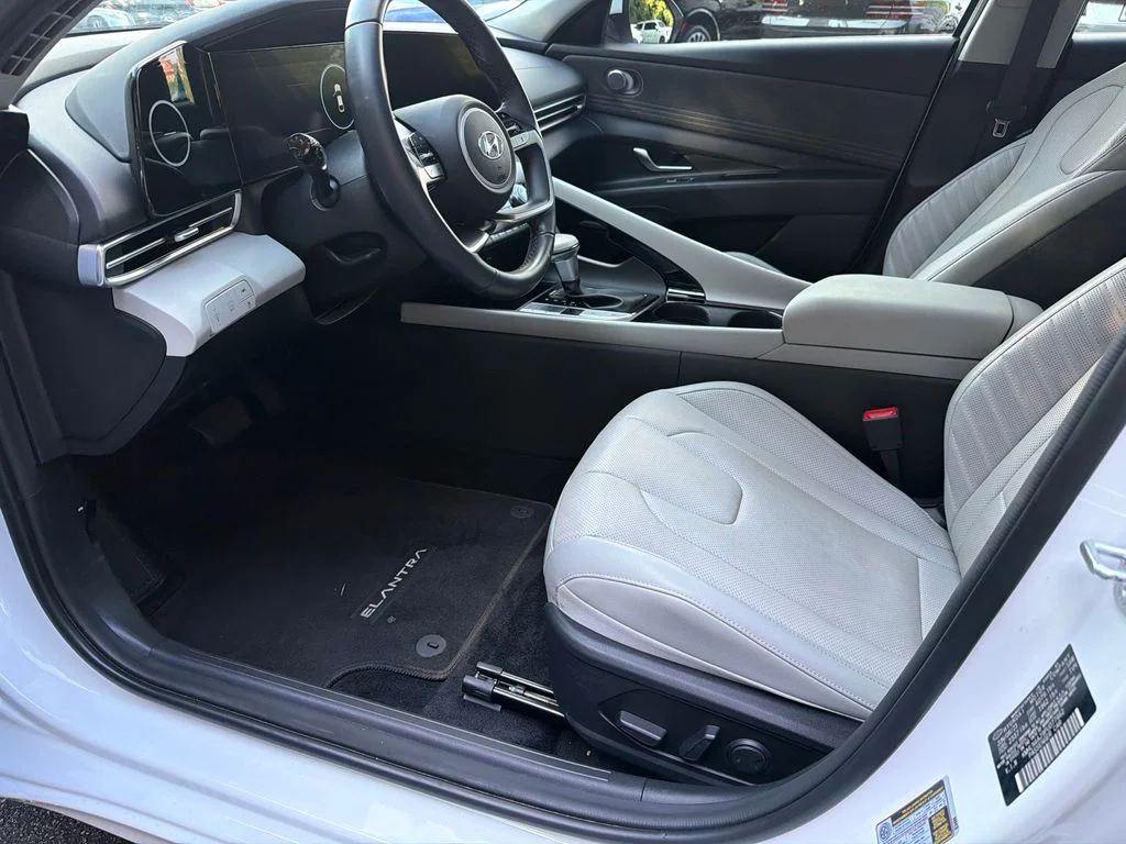 Used 2023 White Hyundai Limited image 9