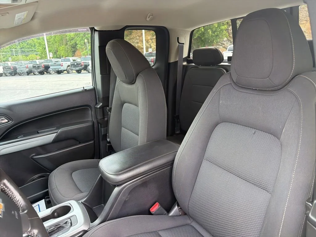 Used 2018 SUMMIT WHITE Chevrolet 4WD LT image 9
