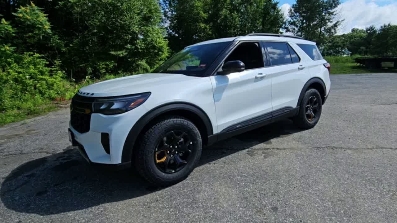 New 2026 Star White Metallic Tri-Coat Ford Tremor® image 4