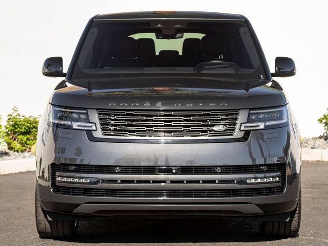 Used 2023 Carpathian Gray Premium Metallic Land Rover SE image 3