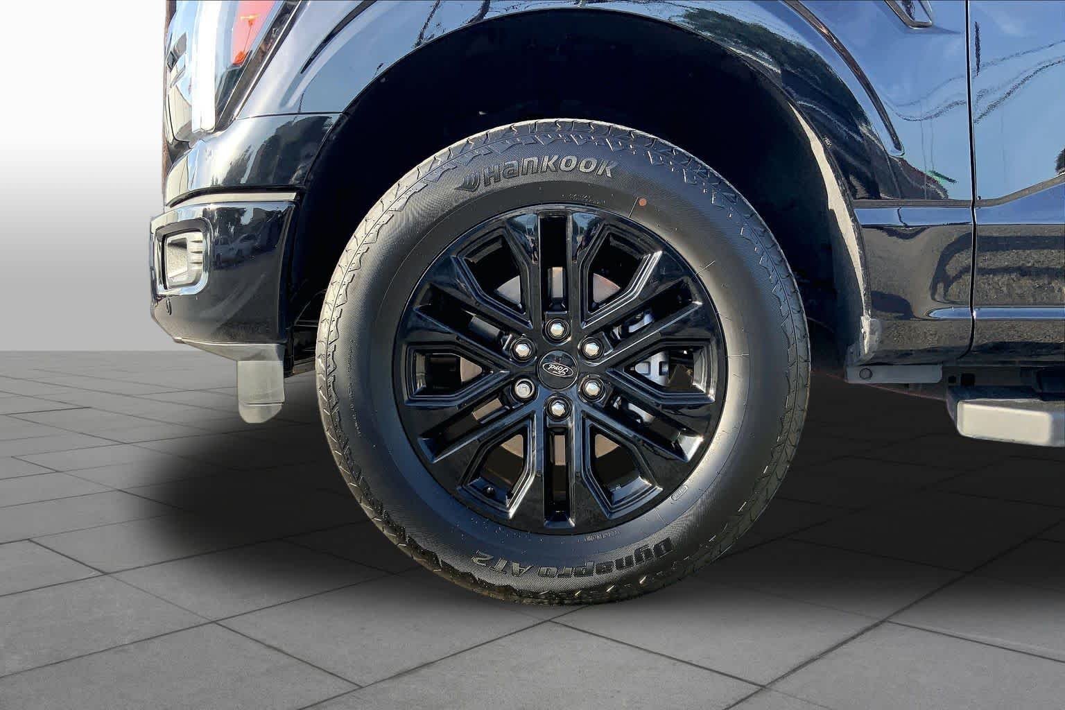 Used 2025 Agate Black Metallic Ford LARIAT image 10