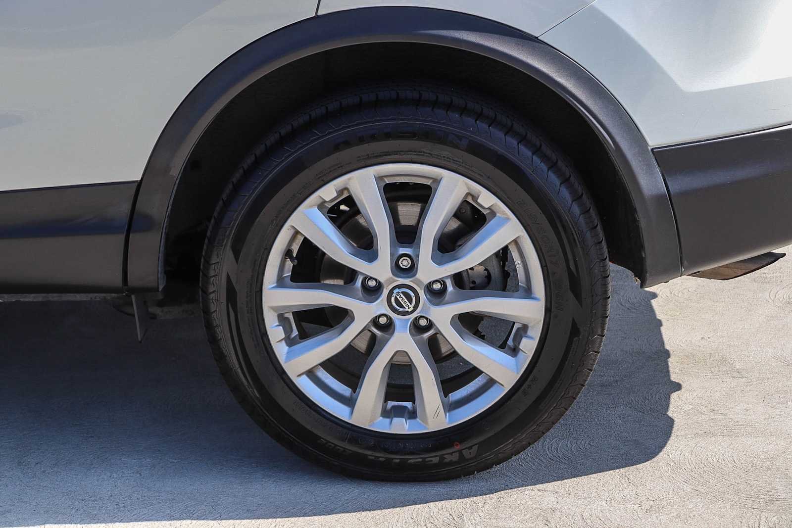 Used 2022 Pearl White Tricoat Nissan SV image 12