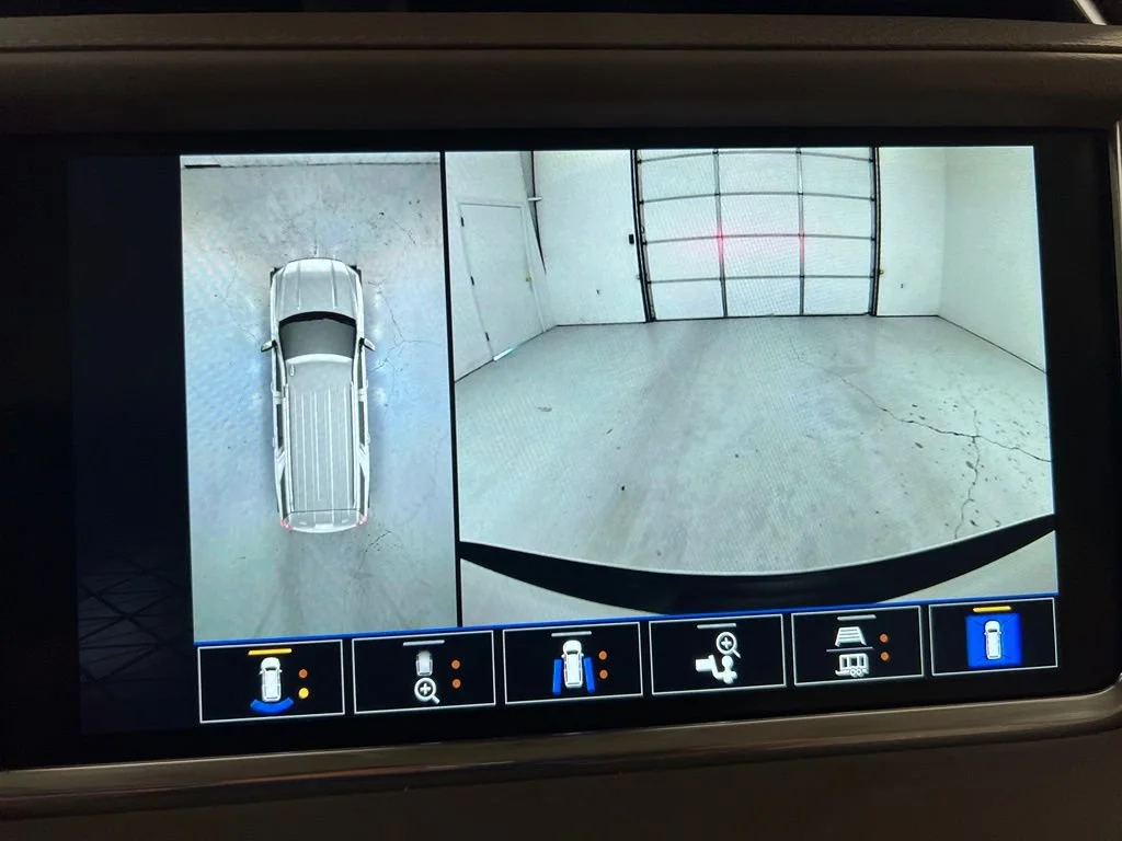 Used 2024 White Frost Tricoat GMC Denali image 23