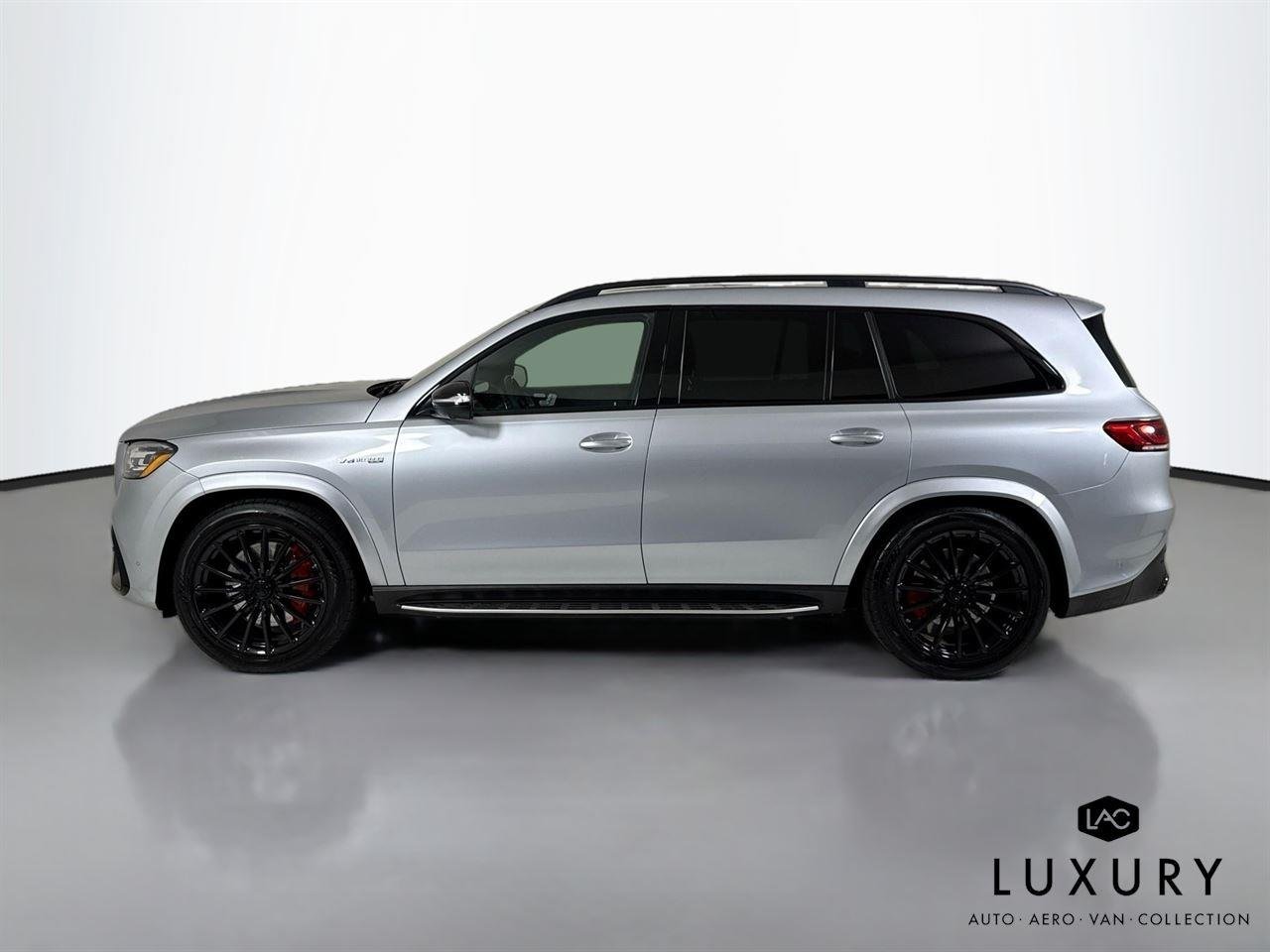 Used 2023 Cirrus Silver Metallic Mercedes-Benz AMG® GLS 63 | AMG® Performance Steering Wheel | Heated/Cooled Seats image 9