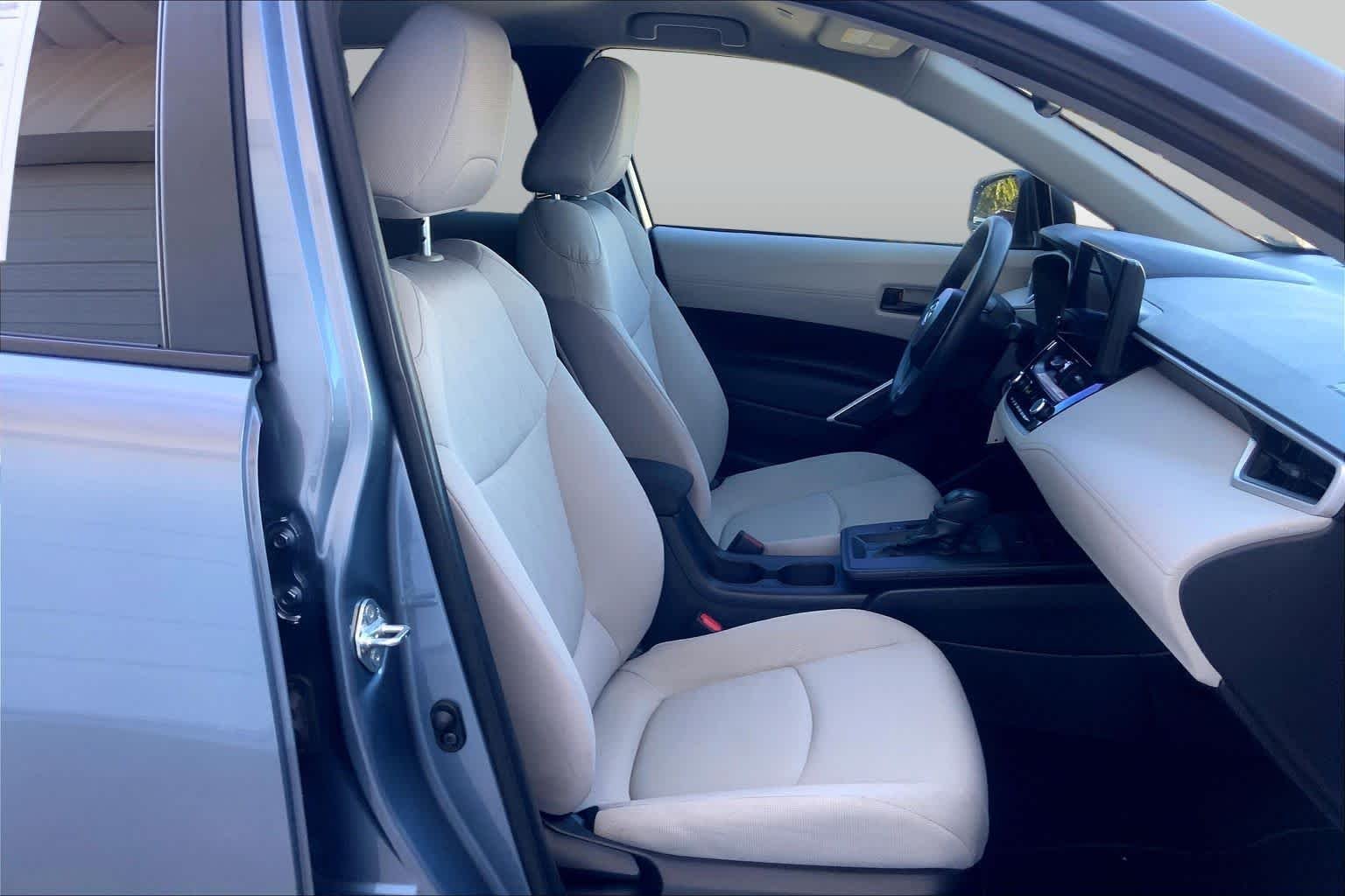 Used 2026 Celestite Toyota L image 9