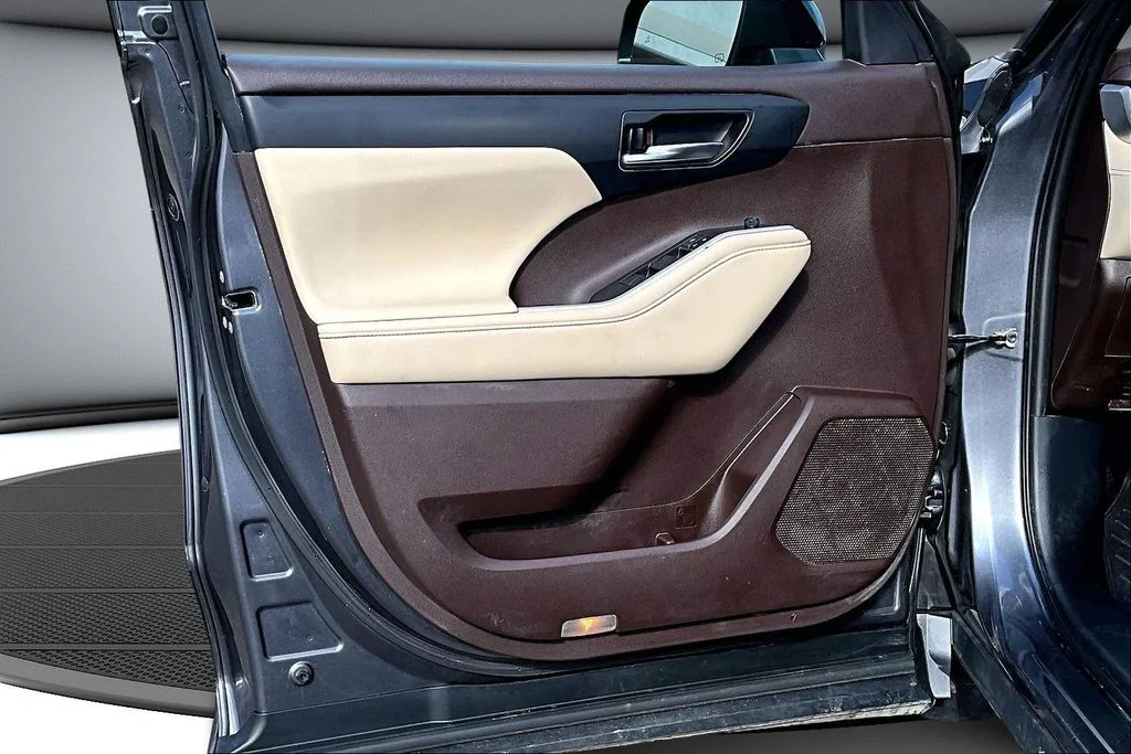 2021 Toyota Highlander XLE - Photo 19