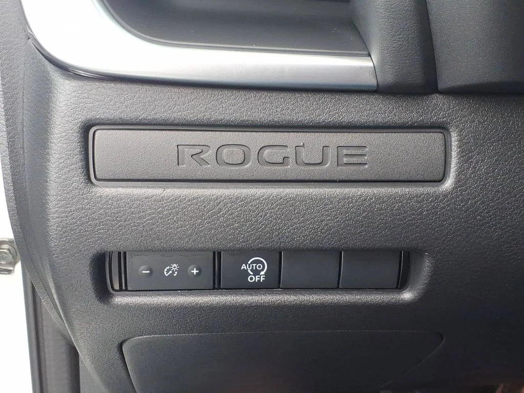 Used 2025 White Nissan S image 30