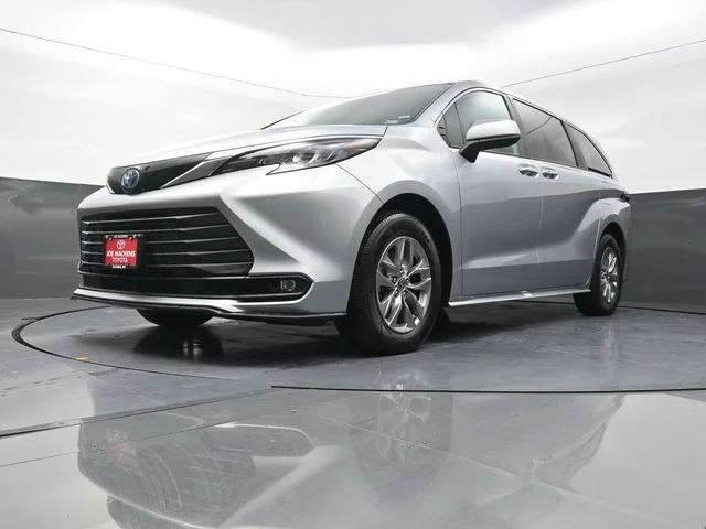 Used 2025 Silver Toyota XLE image 32