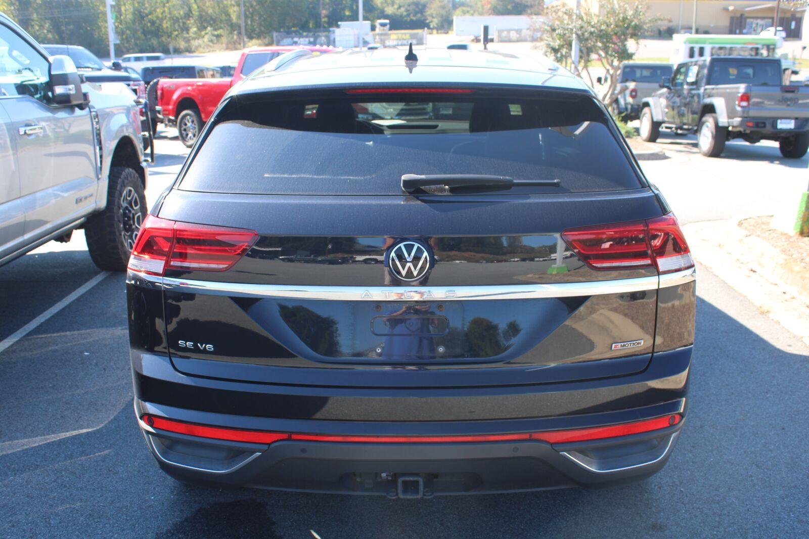 Used 2022 Deep Black Pearl Volkswagen 3.6L V6 SE w/Technology image 7