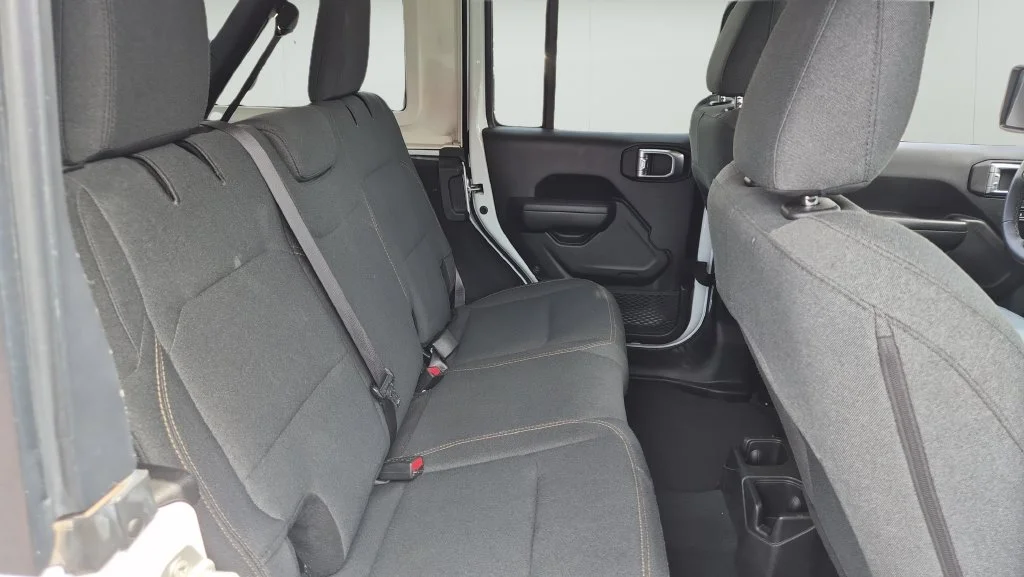 Used 2025 White Jeep Sport S image 9