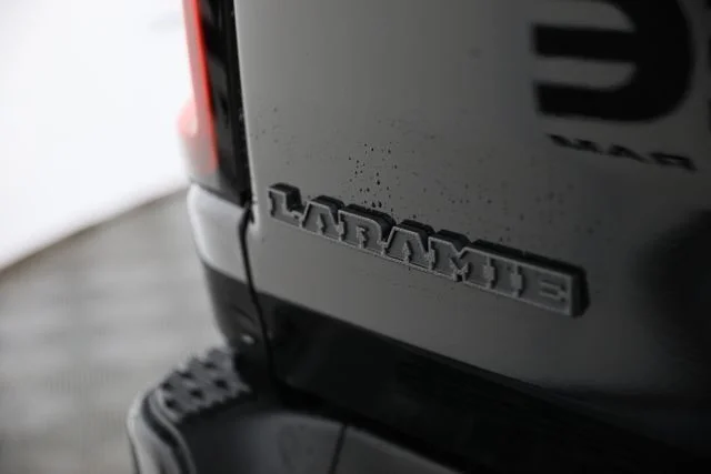 New 2026 Diamond Black Crystal Pearl-Coat Exterior Paint RAM Laramie image 37