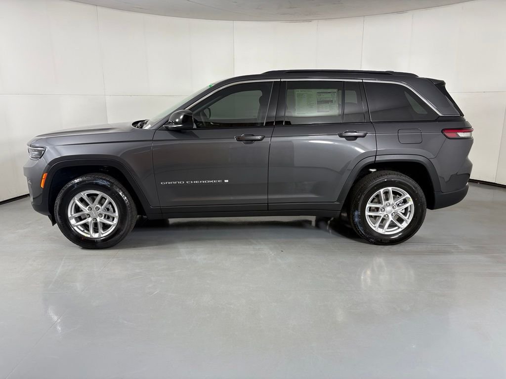 New 2026 Baltic Gray Metallic Clear-Coat Exterior Paint Jeep Laredo image 5