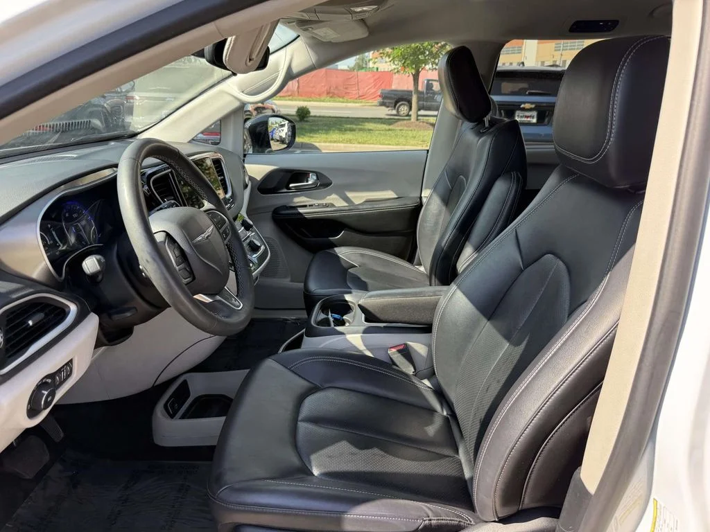 Used 2024 White Chrysler Touring L image 13