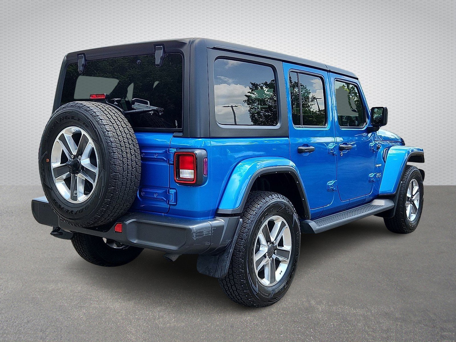 Used 2022 Hydro Blue Pearlcoat - PBJ Jeep Sahara 4x4 image 6