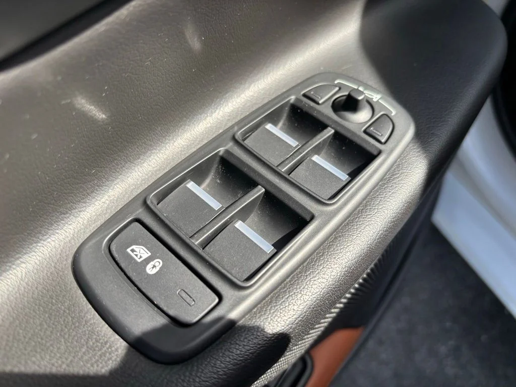 Used 2018  Jaguar 35t Portfolio Limited Edition image 23