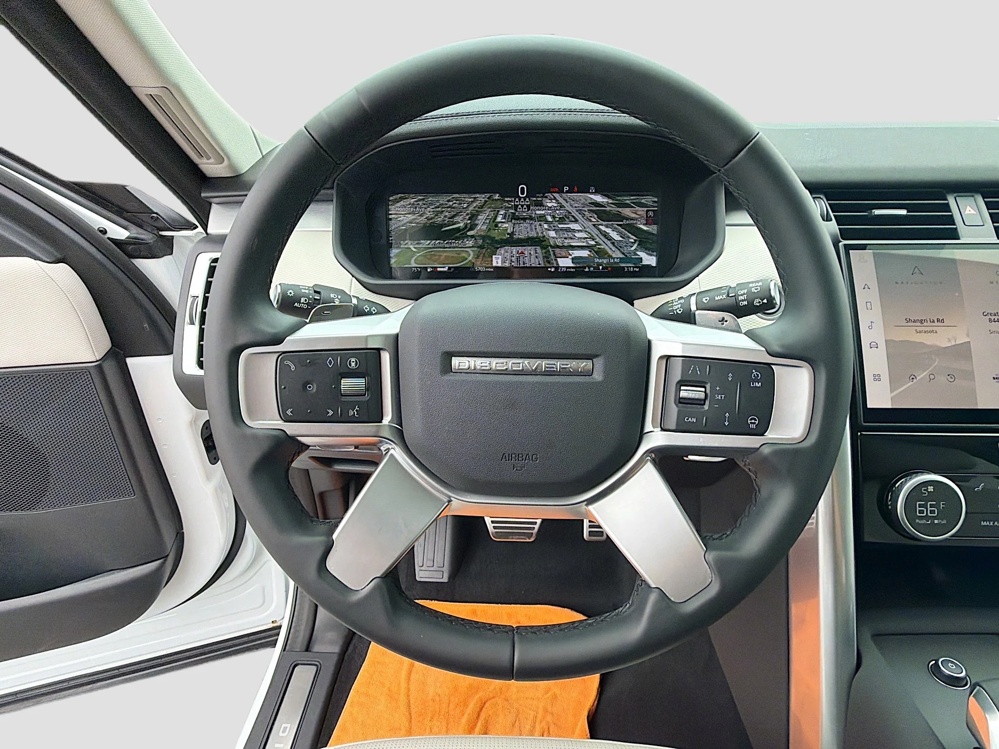 Certified Used 2025 Fuji White Land Rover Dynamic SE image 41