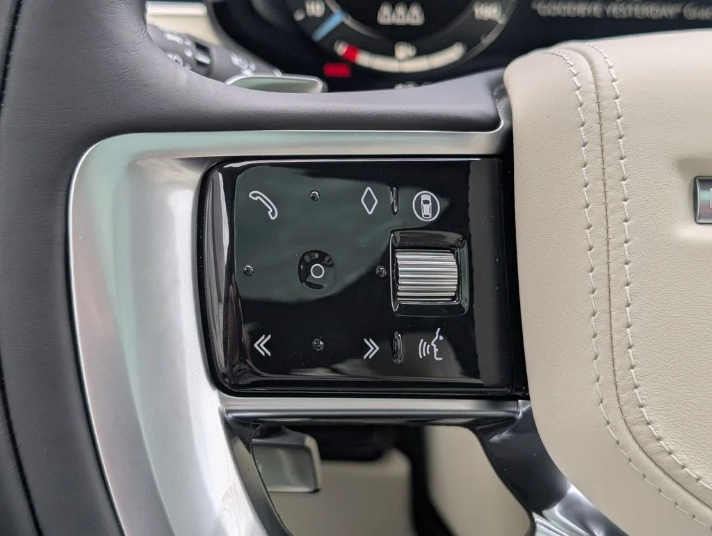 New 2026 Eiger Grey Land Rover SE image 21