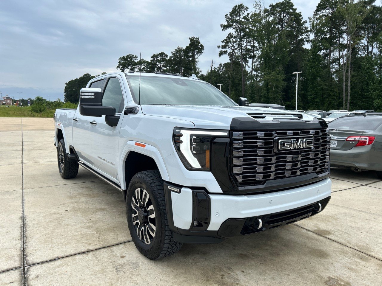 New 2026 Glacier White Tricoat GMC Denali Ultimate image 2