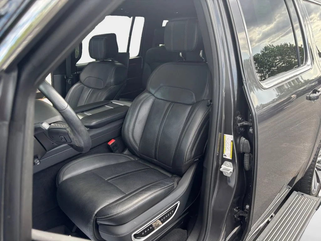 Used 2023 Gray Jeep Base image 28