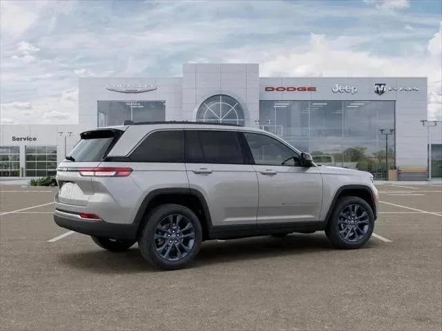 New 2026 Silver Zynith Exterior Paint Jeep Limited image 108