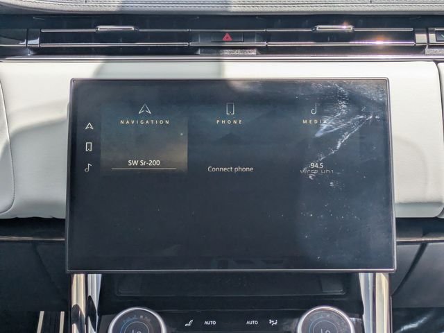 Used 2023 Black Land Rover SE Dynamic image 17