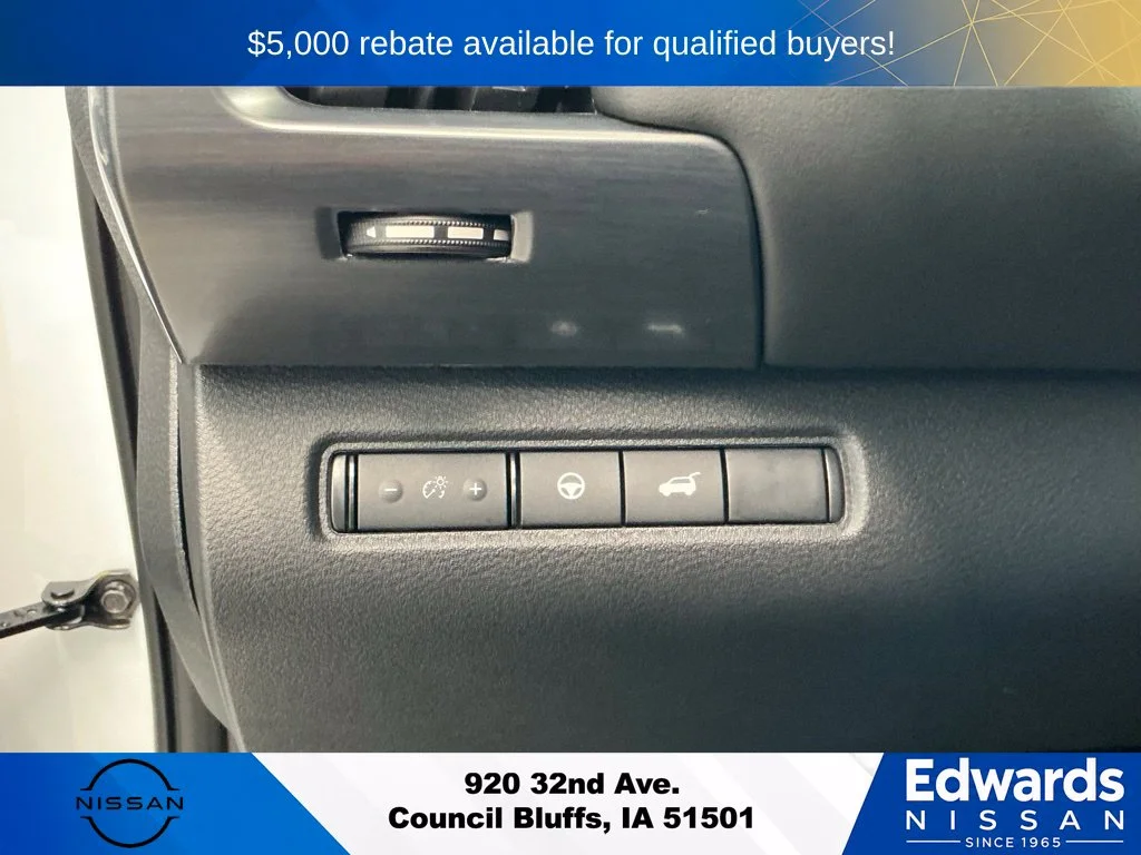 New 2026 Everest White Pearl TriCoat Nissan SL image 26