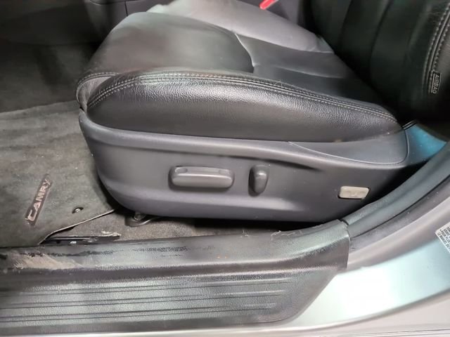 Used 2009 Silver Toyota SE image 14