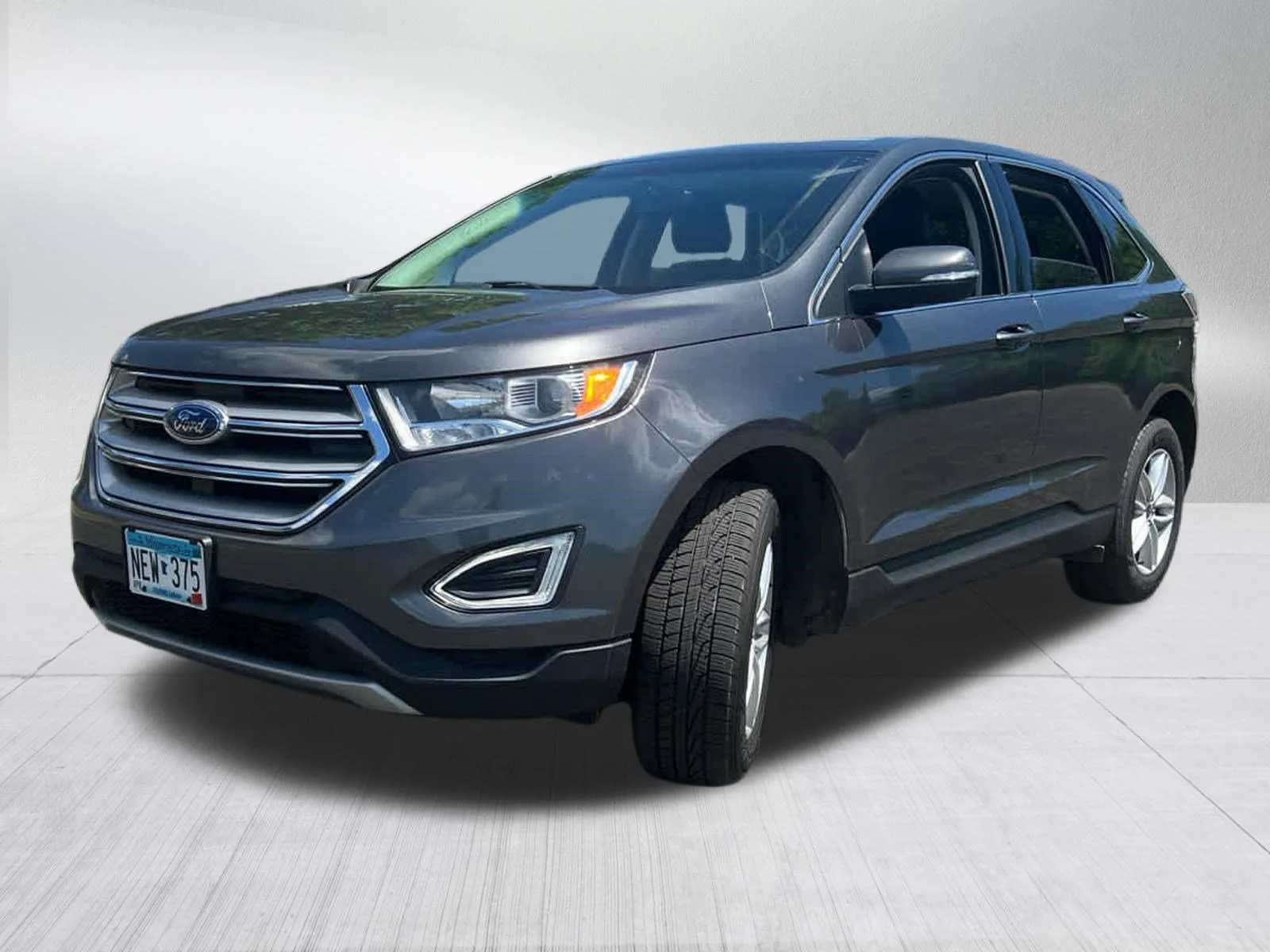 Used 2015 Magnetic Metallic Ford SEL image 3