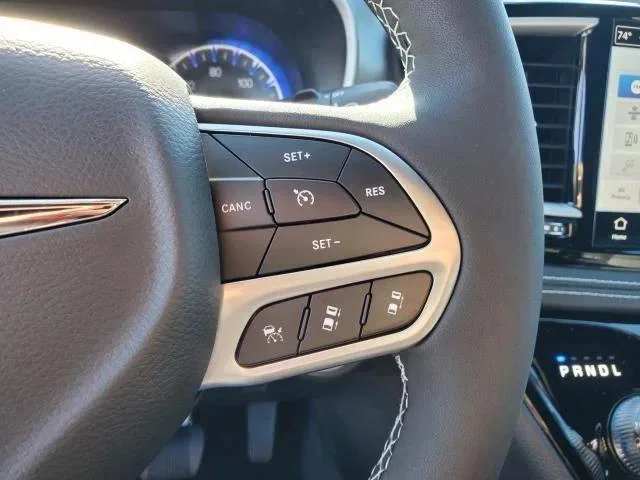 2026 Chrysler Pacifica Select - Photo 11