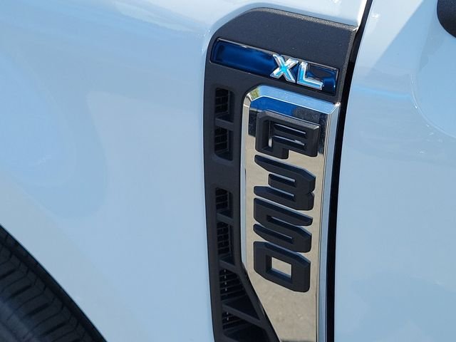 2025 Ford F-350 Super Duty Chassis Cab XL - Photo 13