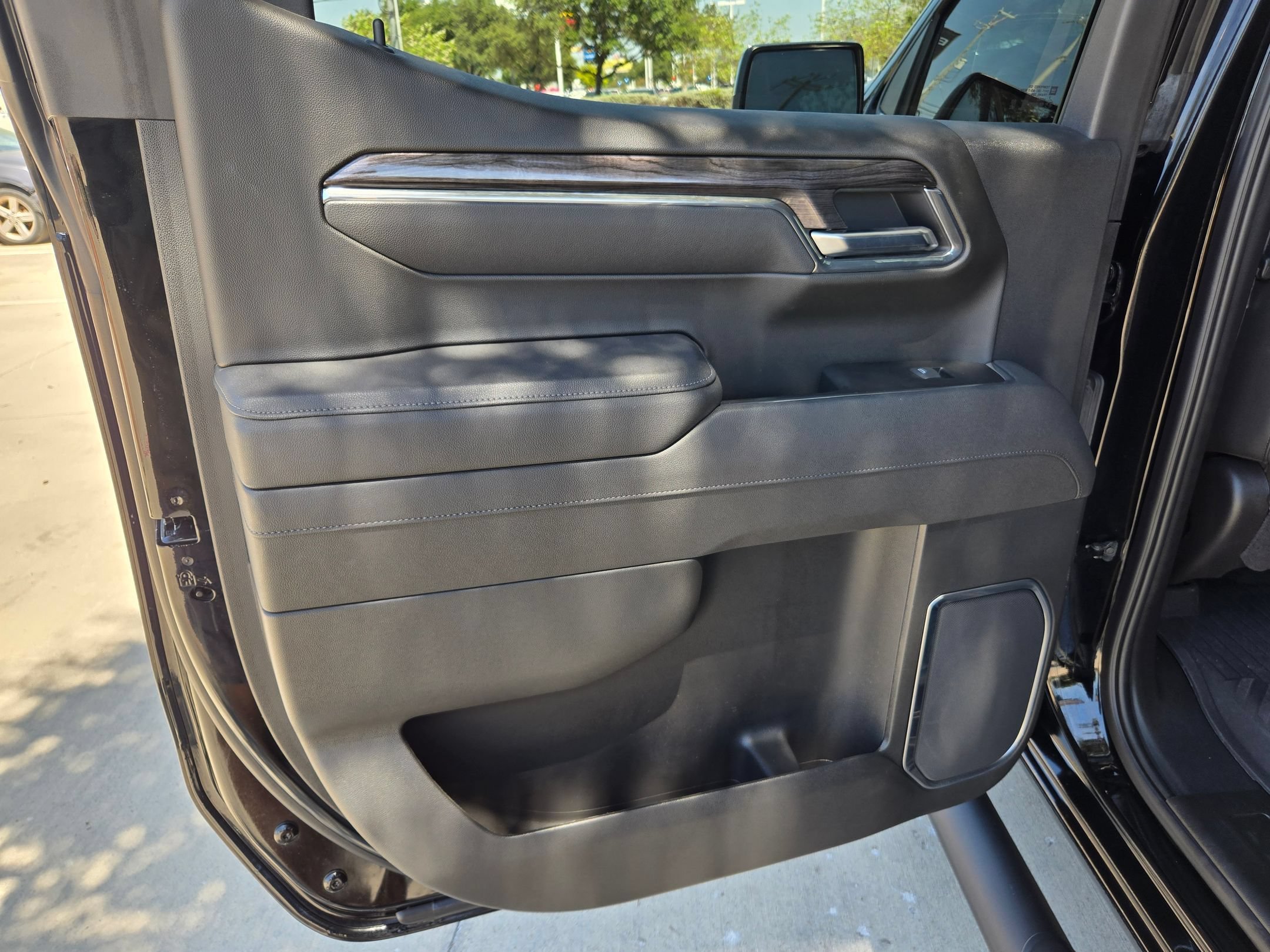 2025 Chevrolet Silverado 1500 LTZ - Photo 22