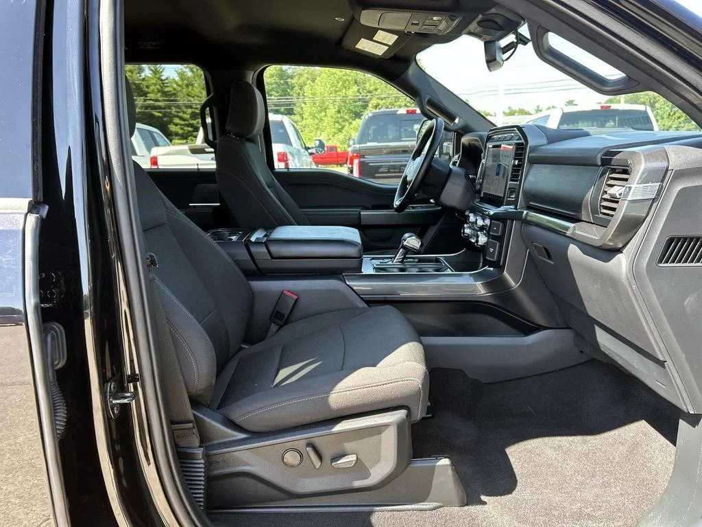 Used 2023 Black Metallic Ford XLT image 17