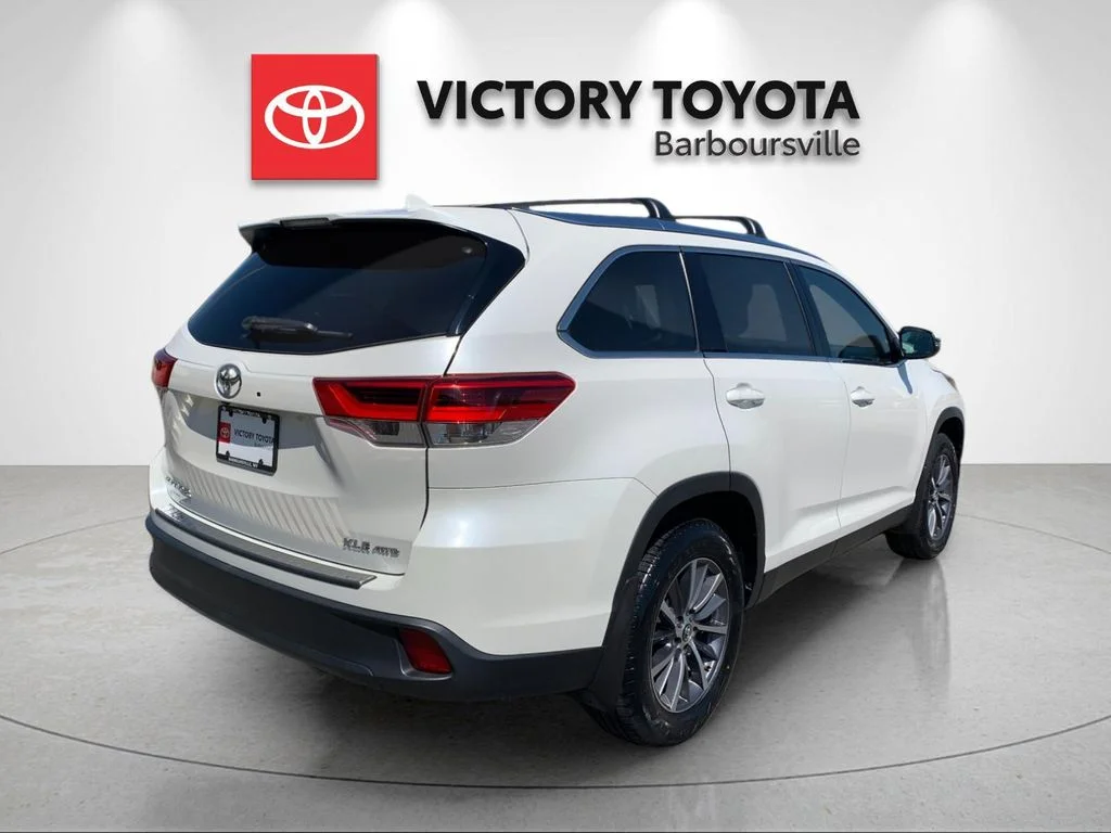 Used 2019 White Toyota XLE image 7