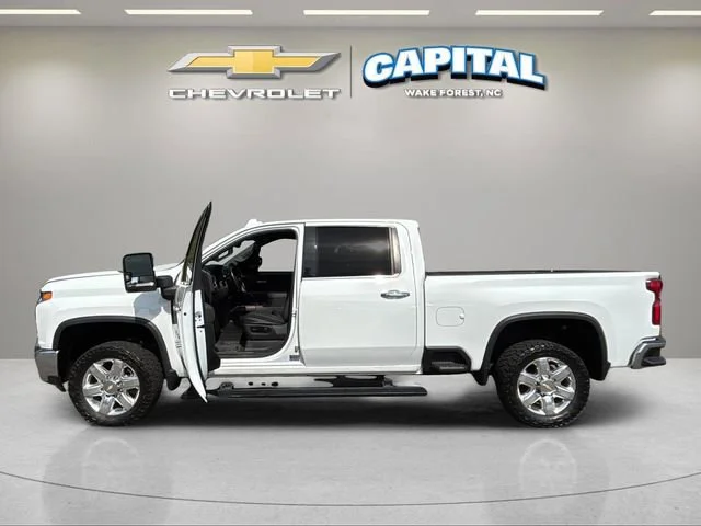 Used 2022 Summit White Chevrolet LTZ image 10