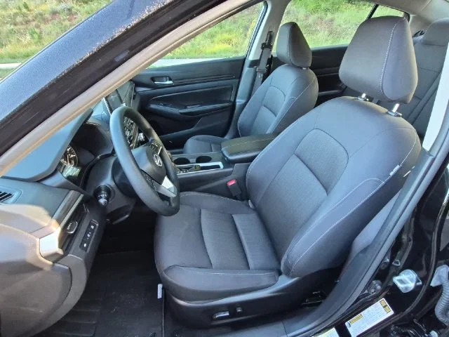 Used 2025 Black Nissan 2.5 SV image 27