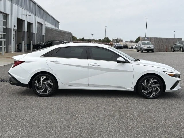 Used 2025 White Hyundai Limited image 14
