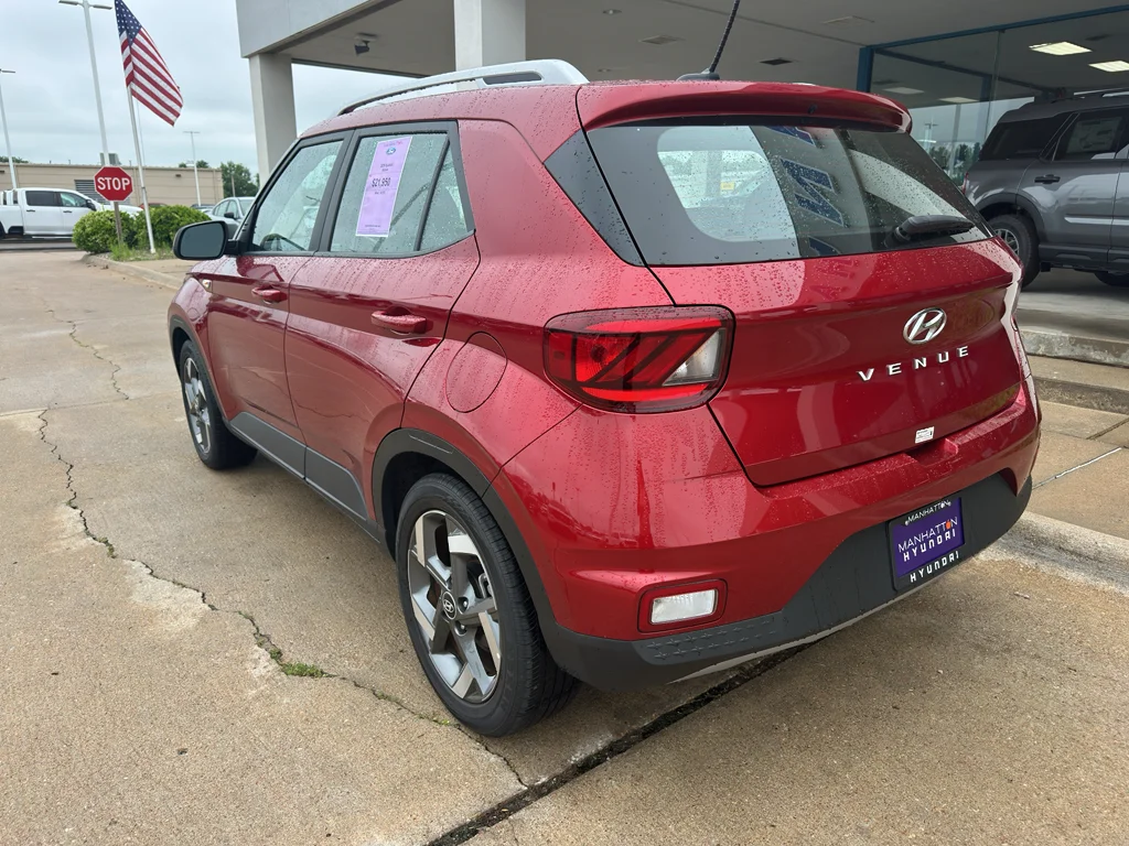 Used 2025 Ultimate Red Hyundai SEL image 6